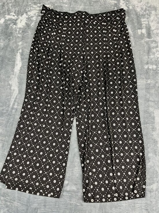 Lane Bryant Pants - Lane Bryant Black & White Wide-Leg Pants Size 18/20 Floral Print